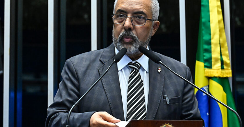 Paim defende PEC que reduz a jornada de trabalho