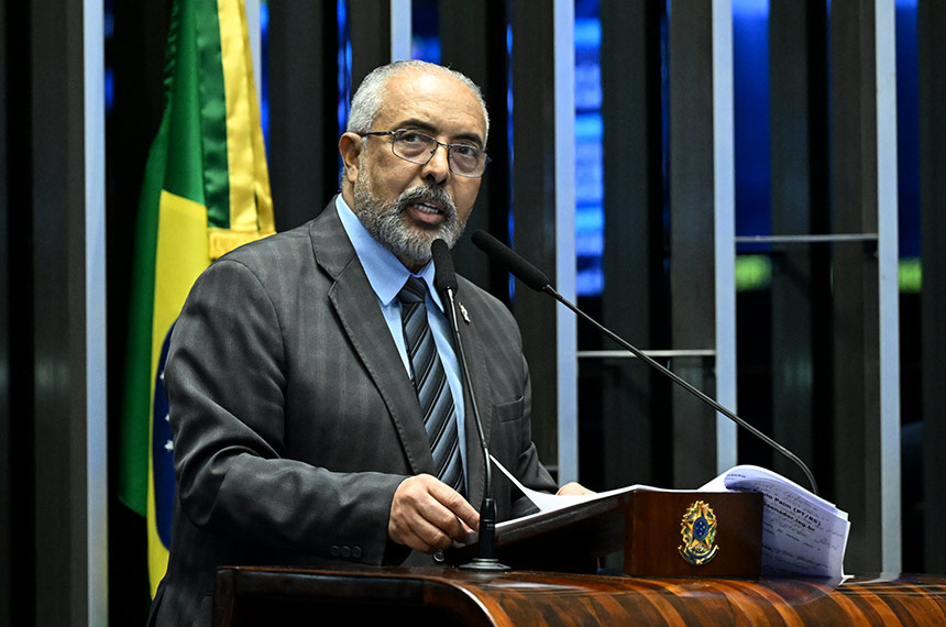 Em discurso, à tribuna, senador Paulo Paim (PT-RS).