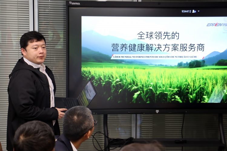 Prefeito Tiago Amaral recebe comitiva de grupo chinês de biotecnologia