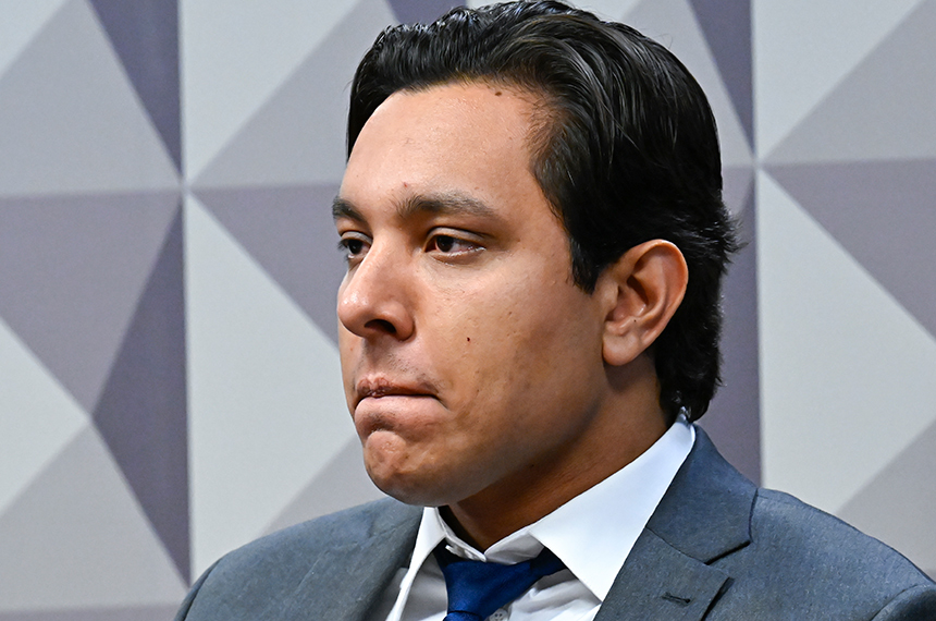 Programador acusado de facilitar descontos ilegais fica calado na CPMI