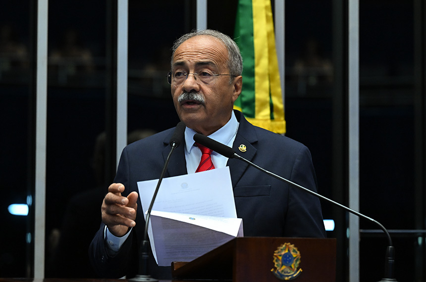 Em discurso, à tribuna, senador Chico Rodrigues (PSB-RR).