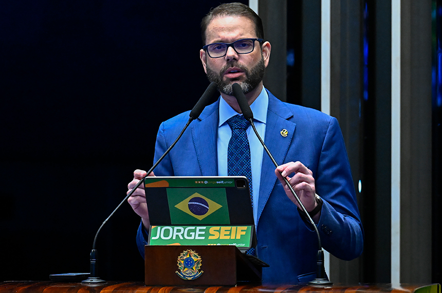 Em discurso, à tribuna, senador Jorge Seif (PL-SC).