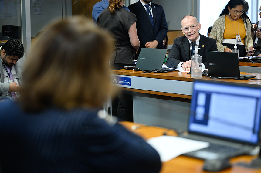 Sugerido por cidadão, piso salarial de R$ 5 mil para nutricionistas vira projeto de lei