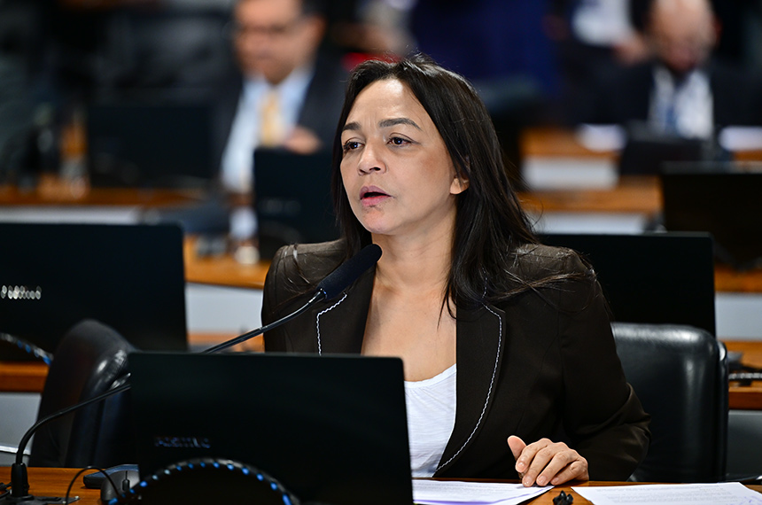 À bancada, em pronunciamento, relatora do PL 2195/2024 e PL 5911/2023, senadora Eliziane Gama (PSD-MA).