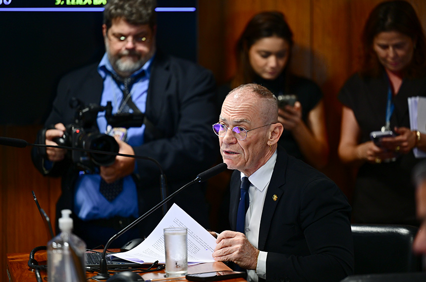 Em pronunciamento, à bancada, relator do PL 2.349/2024, senador Fabiano Contarato (PT-ES).