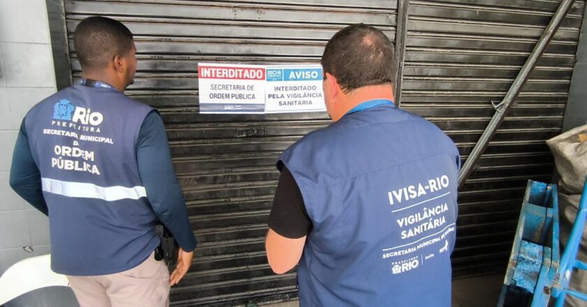 Vigilância Sanitária e Ordem Pública inutilizam 160 litros de cachaça sem rotulagem no Jardim América