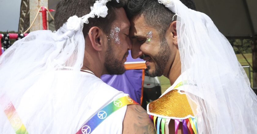 Foliões elogiam espaços cercados no carnaval de Brasília