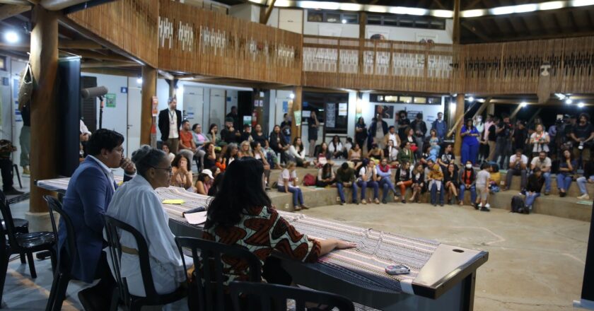 No DF, indígenas e autoridades reverenciam memória de Bruno e Dom