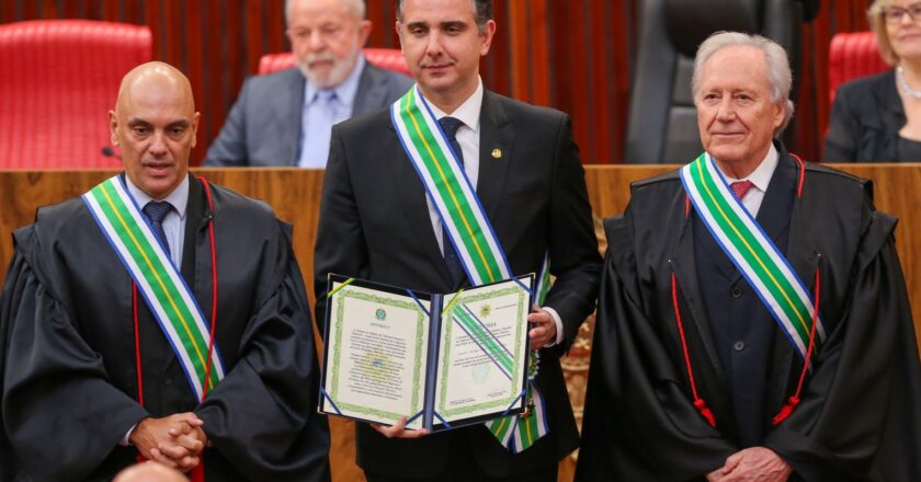 Pacheco é condecorado no TSE por atuação na defesa da democracia