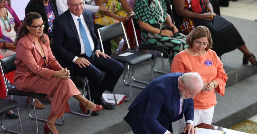 Lei estabelecerá multa para empresa que descumprir igualdade salarial