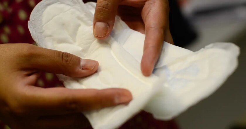 Governo lança programa de distribuição gratuita de absorvente pelo SUS