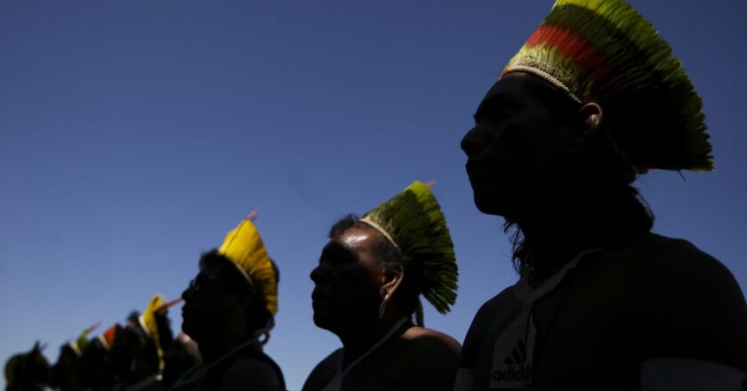 Indígenas protestam em Brasília contra marco temporal