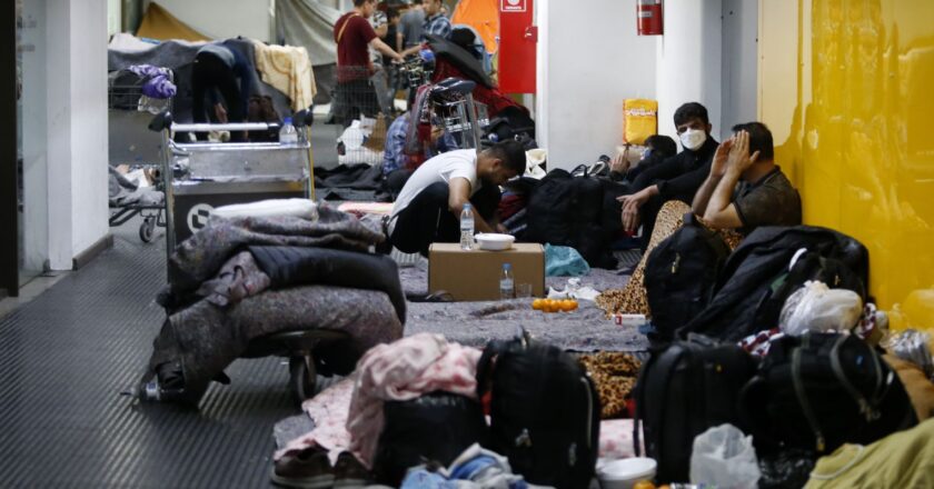 Afegãos serão transferidos do aeroporto para Praia Grande