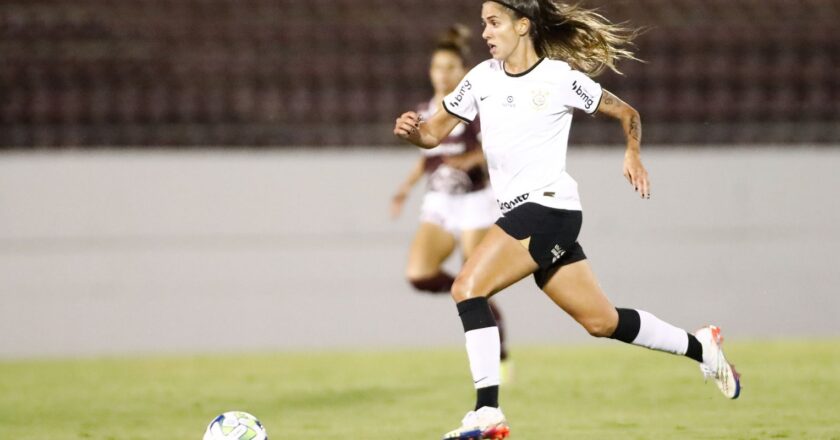 Corinthians bate Ferroviária e assume liderança do Brasileiro Feminino