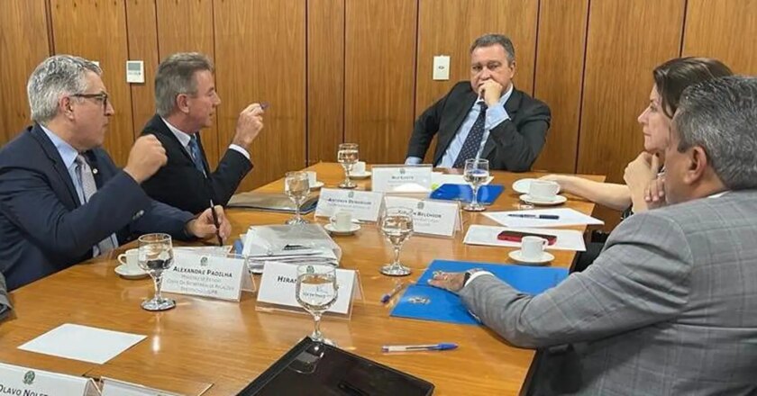 Governador anuncia instalação de abrigo para povo yanomami em Roraima