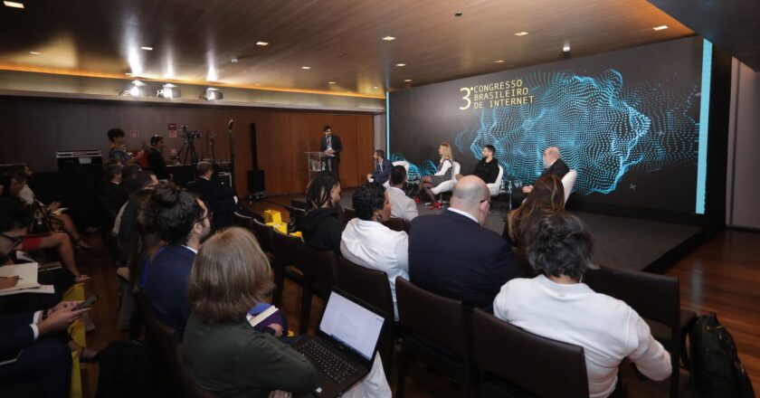 Meta remove do Facebook vídeo de incitação a ataques golpistas