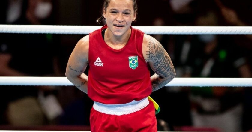 Bia Ferreira e Bárbara Santos avançam às semifinais do Mundial de Boxe