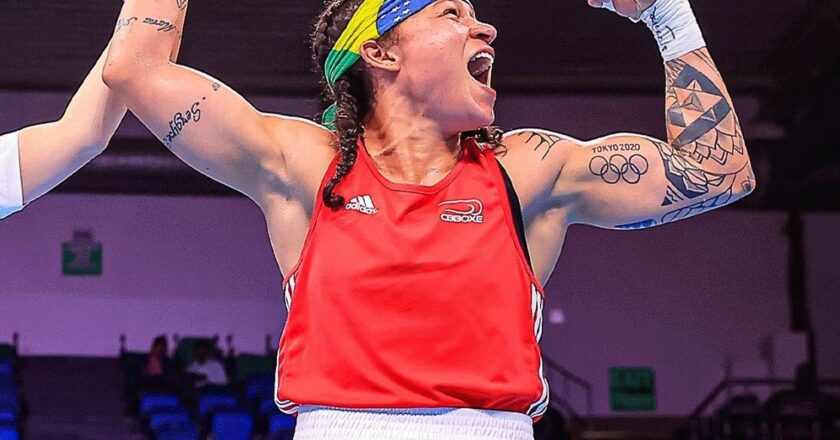 Bia Ferreira vence semi e vai disputar sua 3ª final mundial de boxe