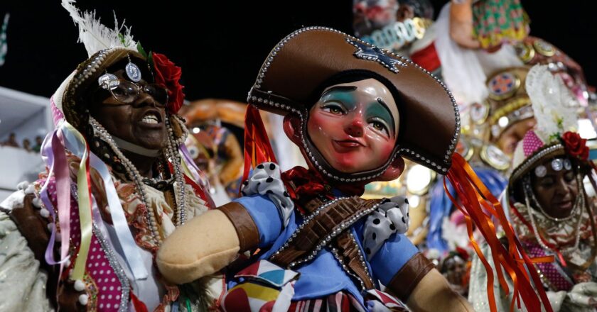 Escolas campeãs celebram resultado na Marquês de Sapucaí