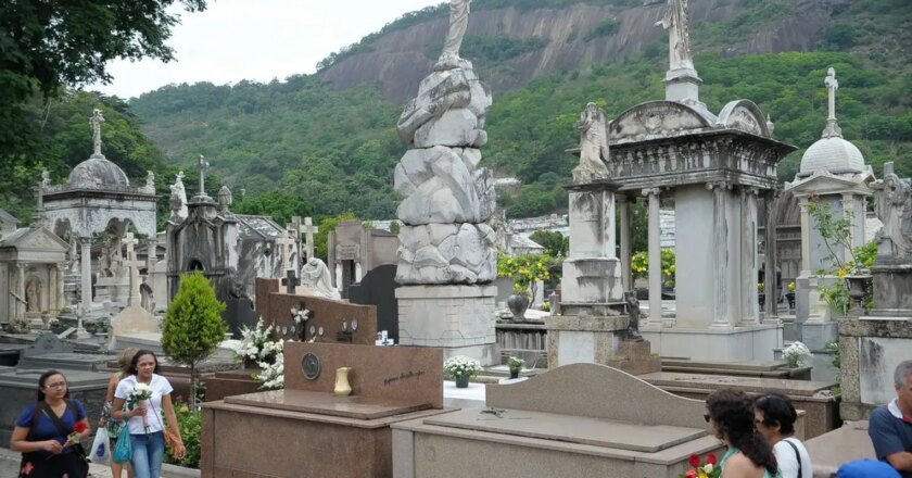 Número de mortes aumenta e de nascimentos cai em 2021 no país