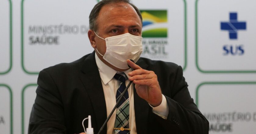 Exército cumpre ordem da CGU e retira sigilo de processo de Pazuello