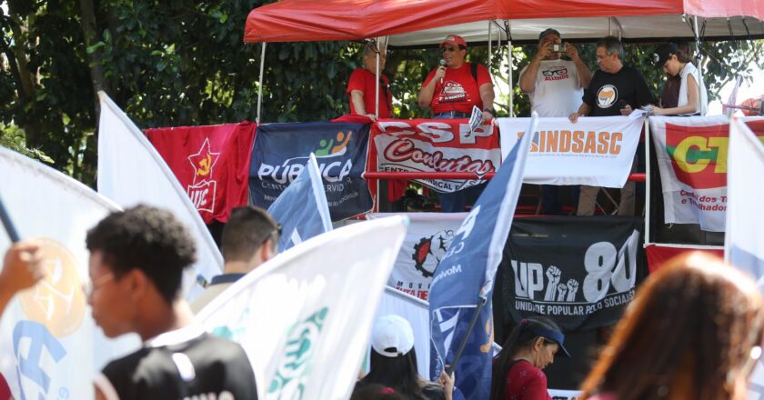 No DF, ato político-cultural marca Dia dos Trabalhadores