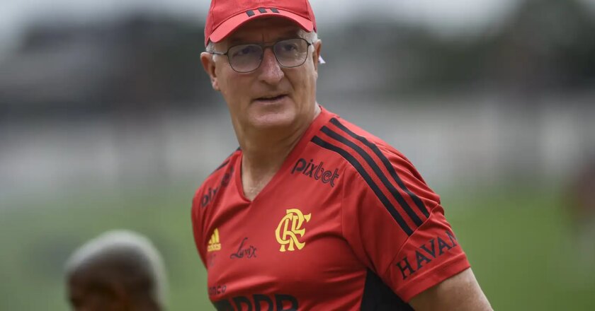 Campeão da Libertadores, Dorival Júnior comunica saída do Flamengo