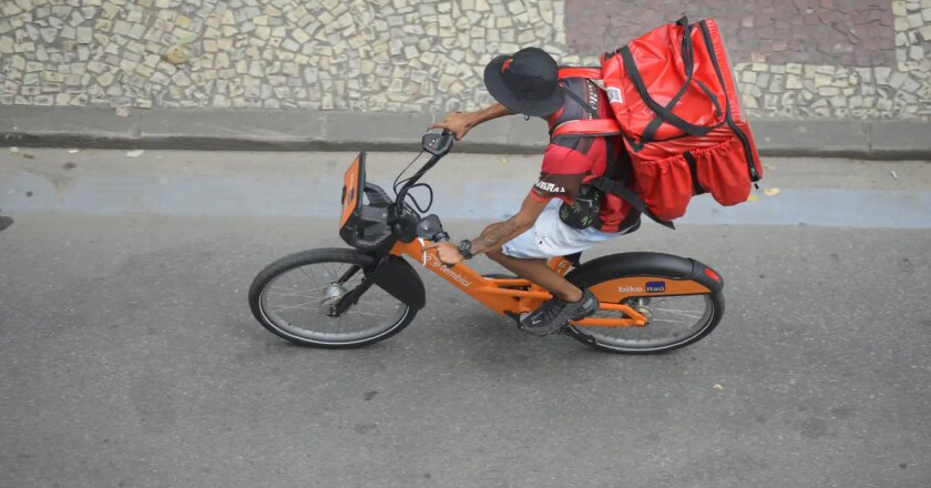 Apenas 23% dos que trabalham em transporte por aplicativo pagam INSS