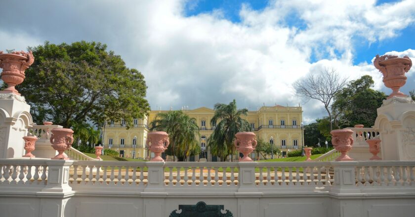 Aos 205 anos, Museu Nacional busca preservar missão educativa