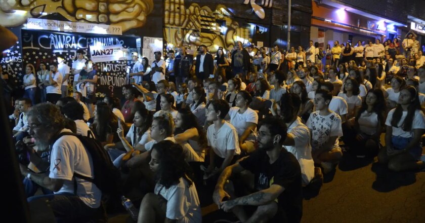 10 anos de Boate Kiss: pais e amigos fazem vigília para lembrar data