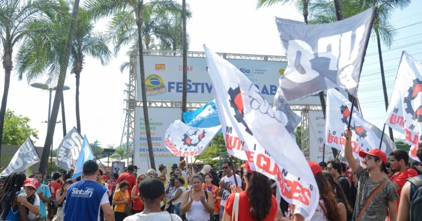 Sindicatos e prefeitura do Rio celebram 1° de Maio em Madureira
