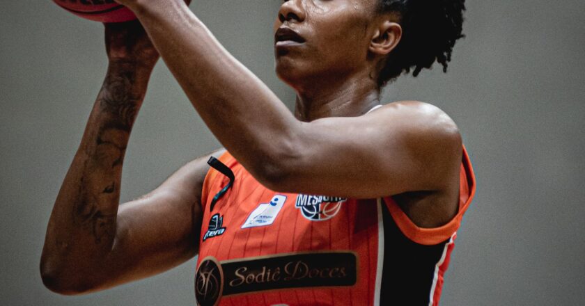 Maternidade motiva jogadora de basquete a buscar novas conquistas