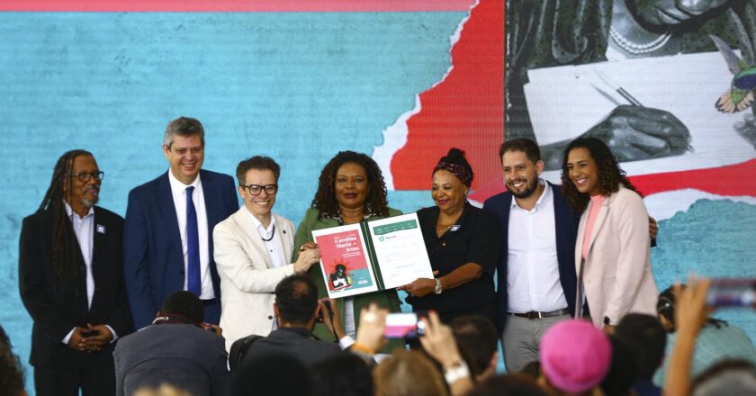 Mais de 2,6 mil escritoras se inscrevem no Prêmio Carolina de Jesus