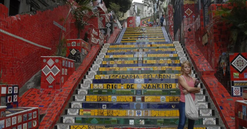 Guias de turismo buscam recursos para restaurar Escadaria Selarón