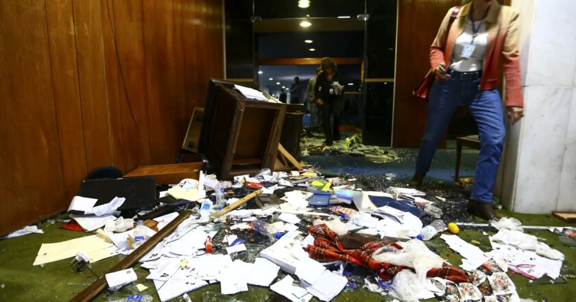 Relatório aponta aumento da violência policial e ataques à democracia