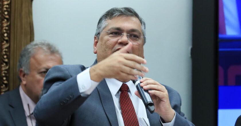 Dino exige de redes sociais retirada de mensagens de ameaça a escolas