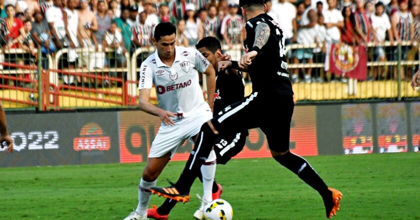 Sem vencer há 5 jogos, Fluminense recebe Bragantino pelo Brasileirão