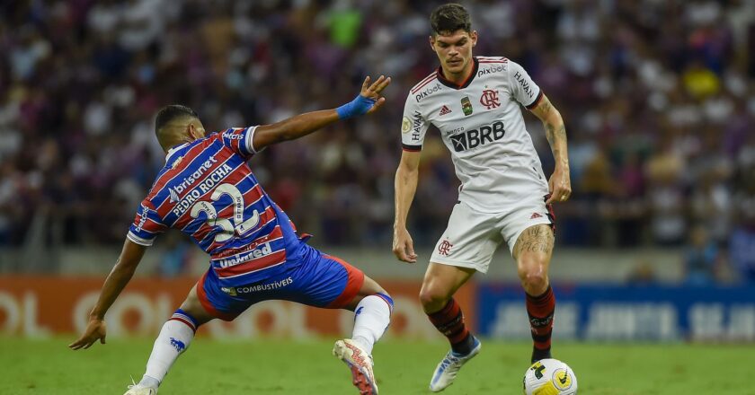 Flamengo enfrenta Fortaleza de olho na vice-liderança do Brasileirão