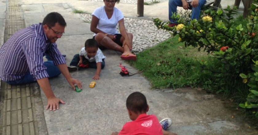 Famílias se unem para adotar irmãos biológicos
