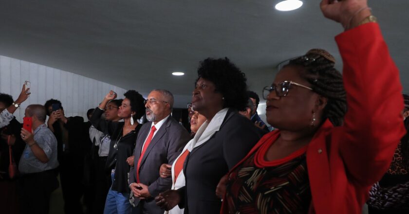 Primeira Frente Parlamentar Mista Antirracismo começa a funcionar