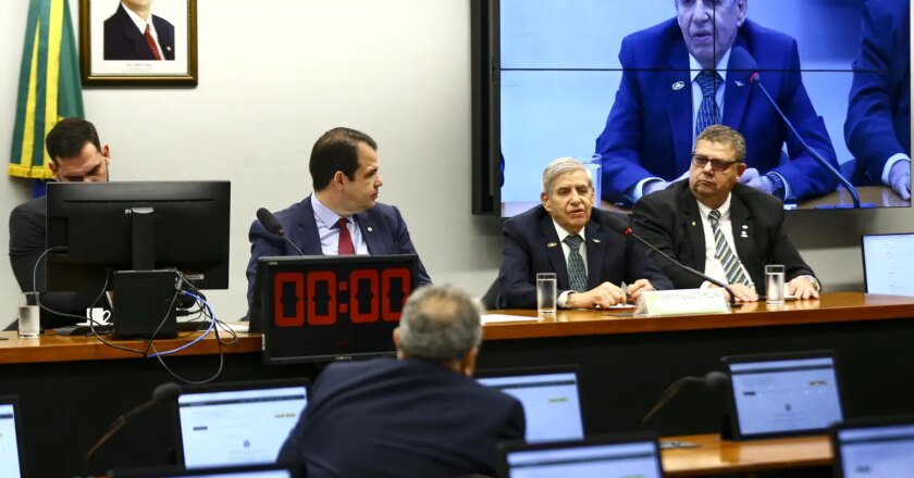 Na Câmara, ministro do GSI diz que país vive “situação esdrúxula”