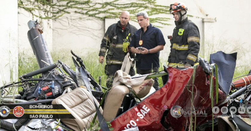 Helicóptero cai na região central de São Paulo e deixa quatro mortos