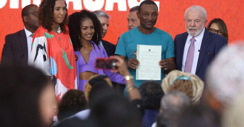 Lula concede títulos de propiedad a quilombolas