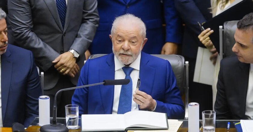 Democracia foi a grande vitoriosa, diz Lula em discurso de posse