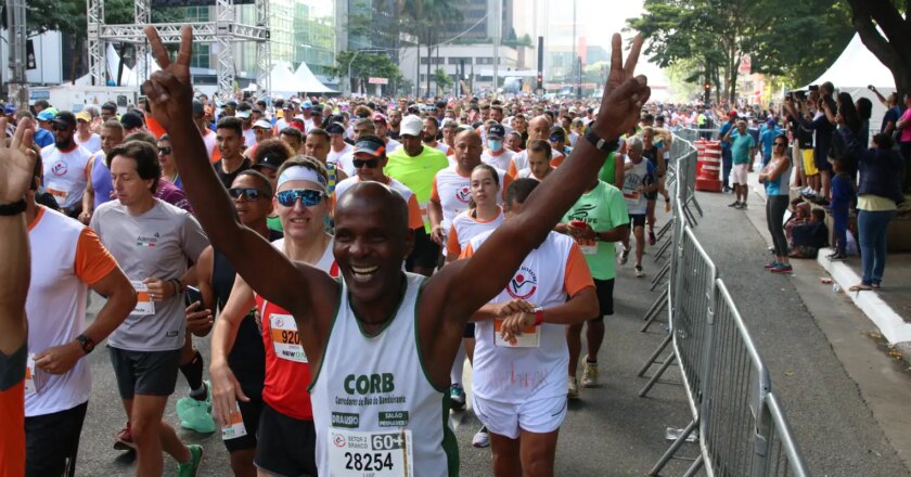 Corredores amadores se emocionam na São Silvestre, em São Paulo