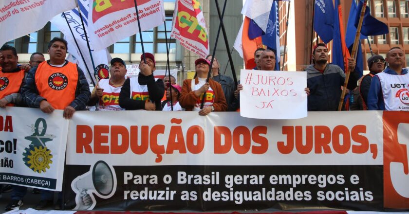 Centrales sindicales protestan contra los altos tipos de interés