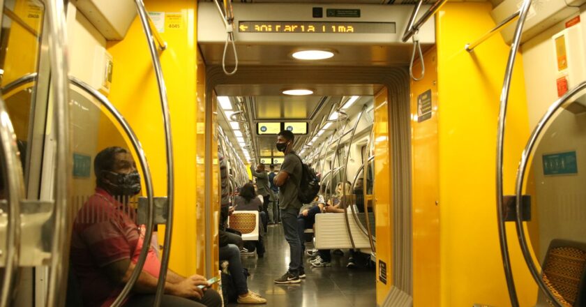 São Paulo retira obrigatoriedade de máscaras no transporte público