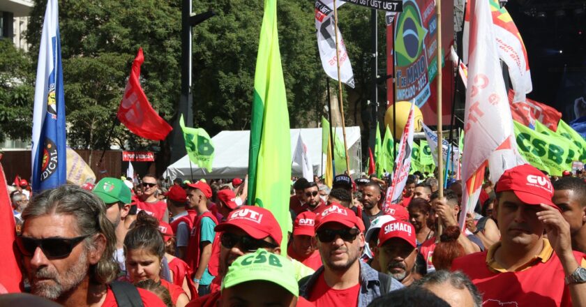 SP: trabalhadores pedem valorização do salário e queda dos juros