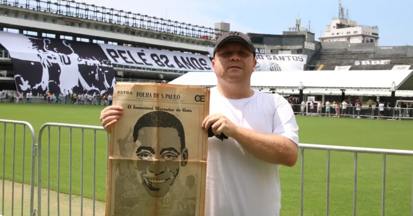 Fãs resgatam memórias de Pelé em última homenagem ao Rei do Futebol
