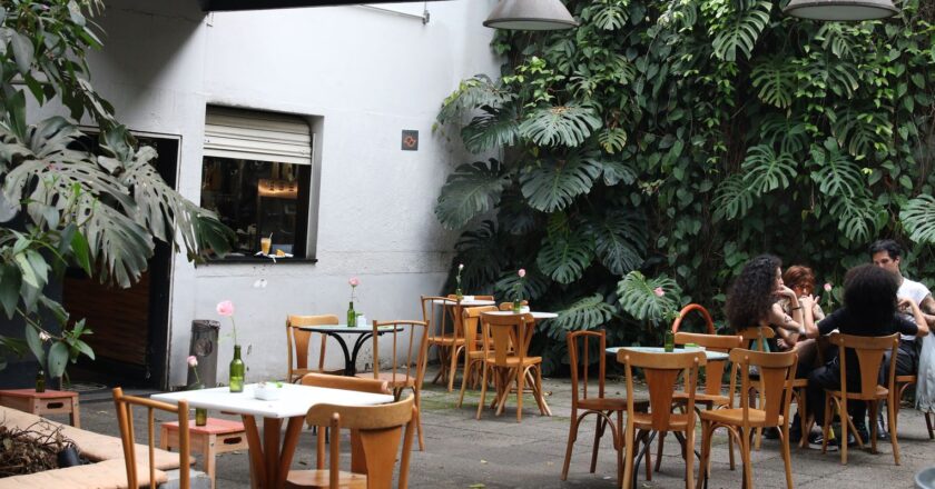 Justiça de SP decide que cinema e café não podem ser desocupados